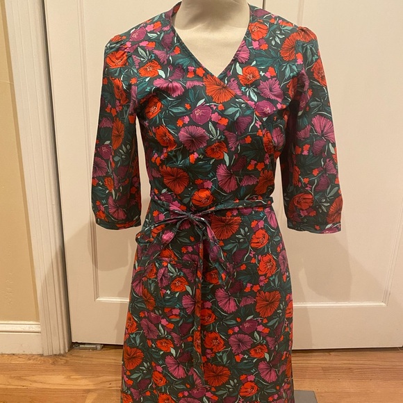 Desiree Salas Dresses & Skirts - Desiree Salas floral cotton wrap dress, size L